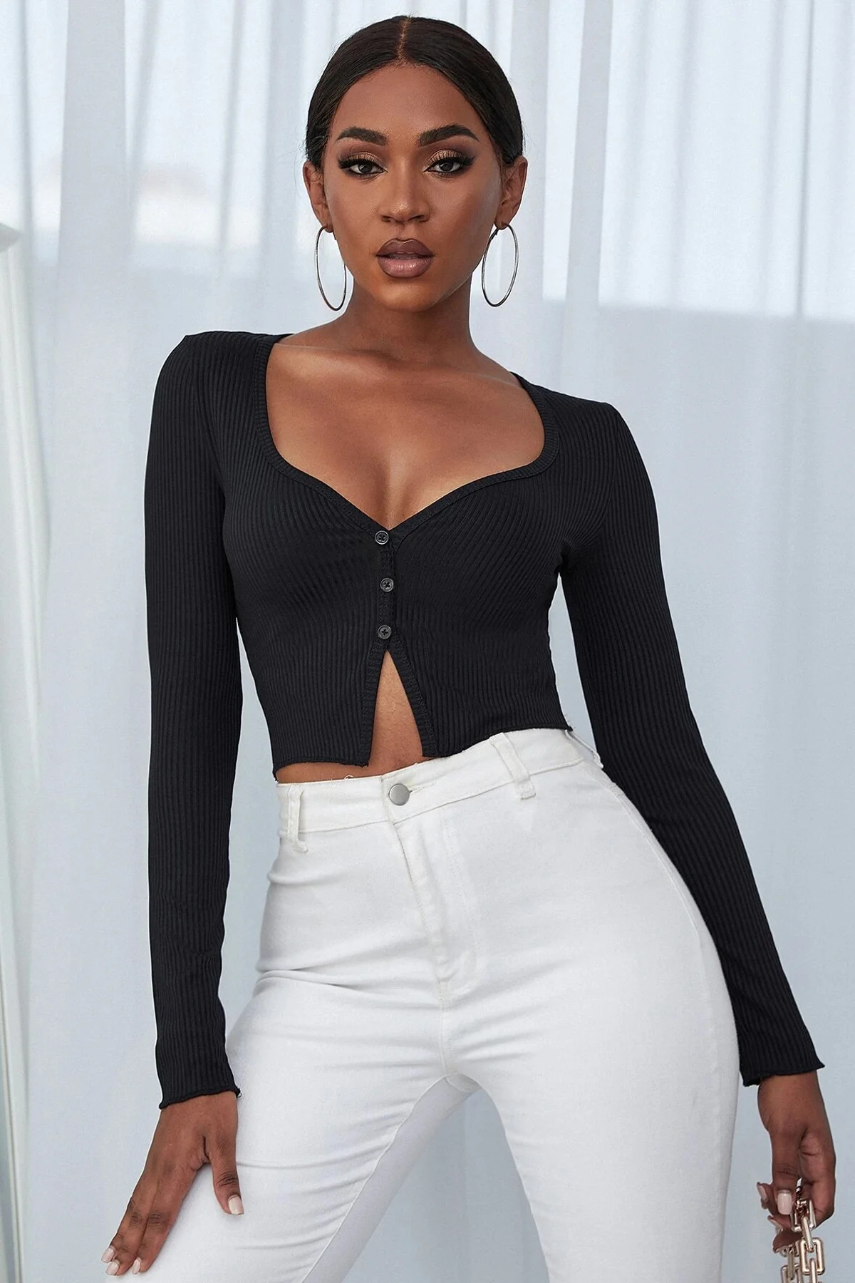 Kadın Siyah Uzun Kollu Düğmeli Göğüs ve Göbek Dekolteli Crop Top Bluz görsel 4