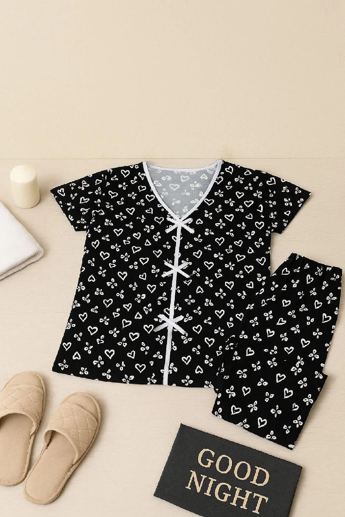 Kadın Siyah Beyaz Kalp Desenli Fiyonklu Kısa Kollu Pijama Takımı görsel 9