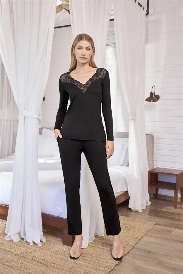 Uzun Kollu Dantelli ve Dekolteli Pijama Takımı görsel 2