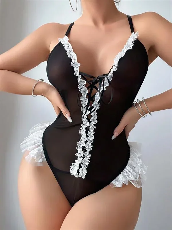 Siyah Dantel İşlemeli Sırt Dekolteli Body