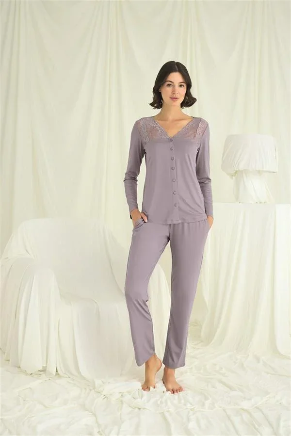 Yakası Kolu ve Omzu Dantelli Boydan Düğmeli Pijama Takımı