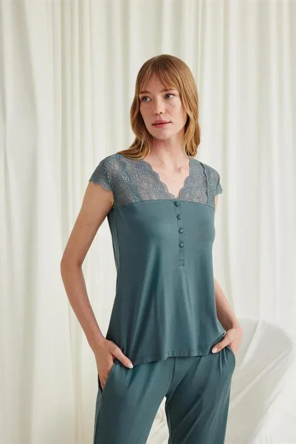 Yakası Kolu ve Omzu Dantelli Önü Düğmeli Pijama Takımı görsel 5