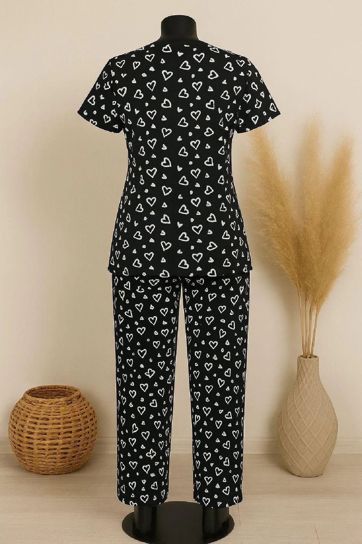 Kadın Siyah Beyaz Kalp Desenli Fiyonklu Kısa Kollu Pijama Takımı görsel 2