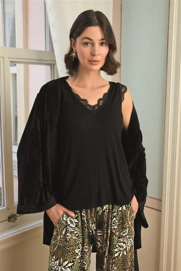 Çiçek Yaprak ve Etnik Desenli Dantelli 3'lü Pijama Takımı görsel 4