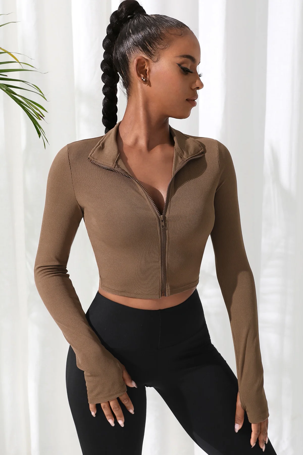 Kadın Kahverengi Uzun Kol Fermuarlı Parmak Geçme Detaylı Dik Yaka Crop Top Bluz görsel 3