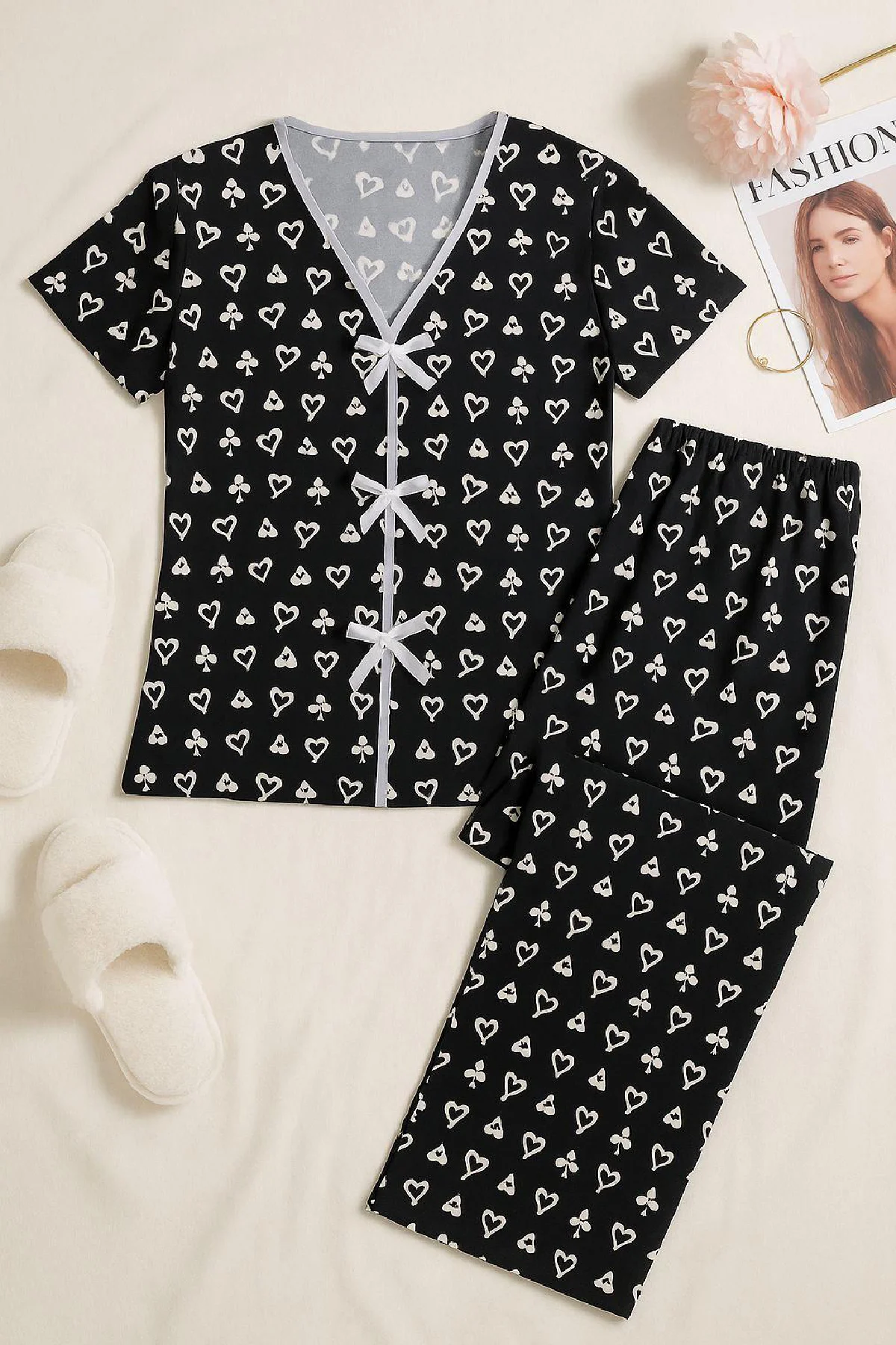 Kadın Siyah Beyaz Kalp Desenli Fiyonklu Kısa Kollu Pijama Takımı görsel 8
