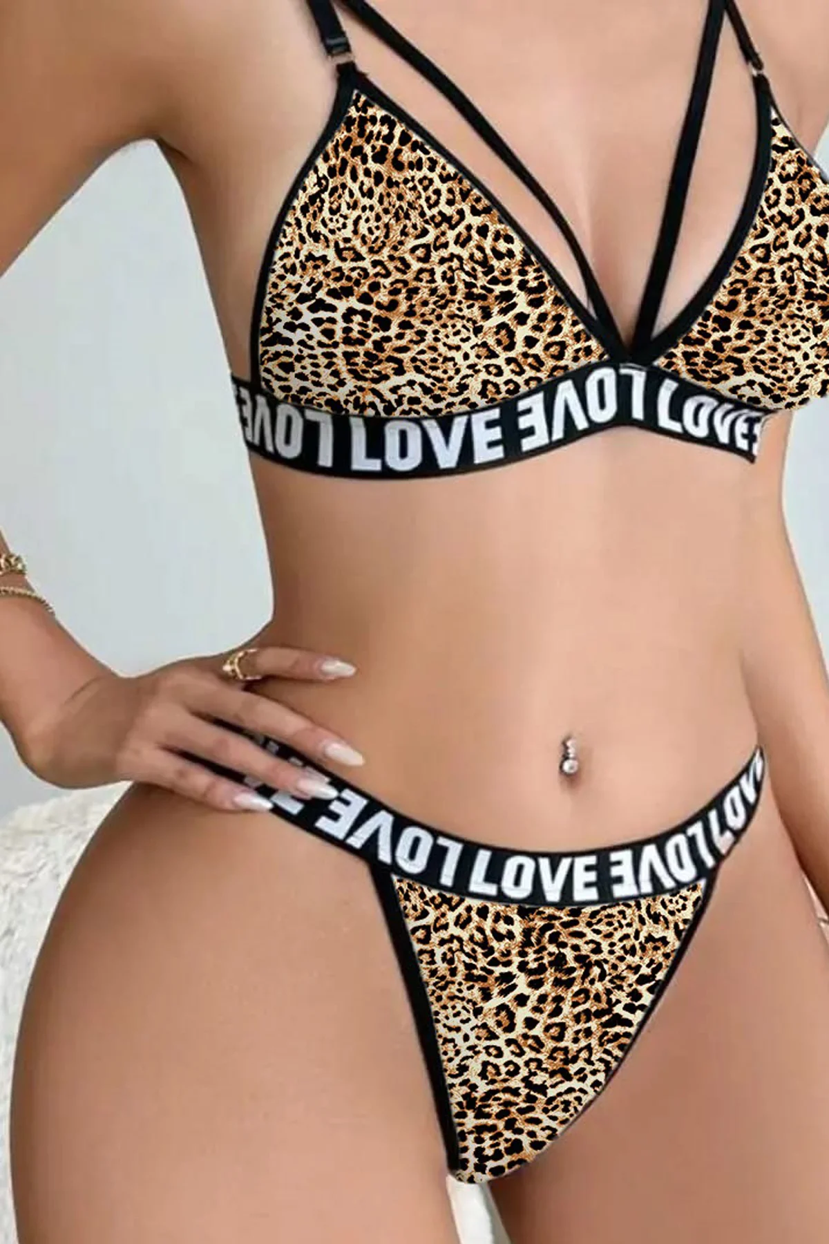 Kadın Leopar Desenli Love Yazı Detaylı Harness İç Çamaşır Takımı görsel 2