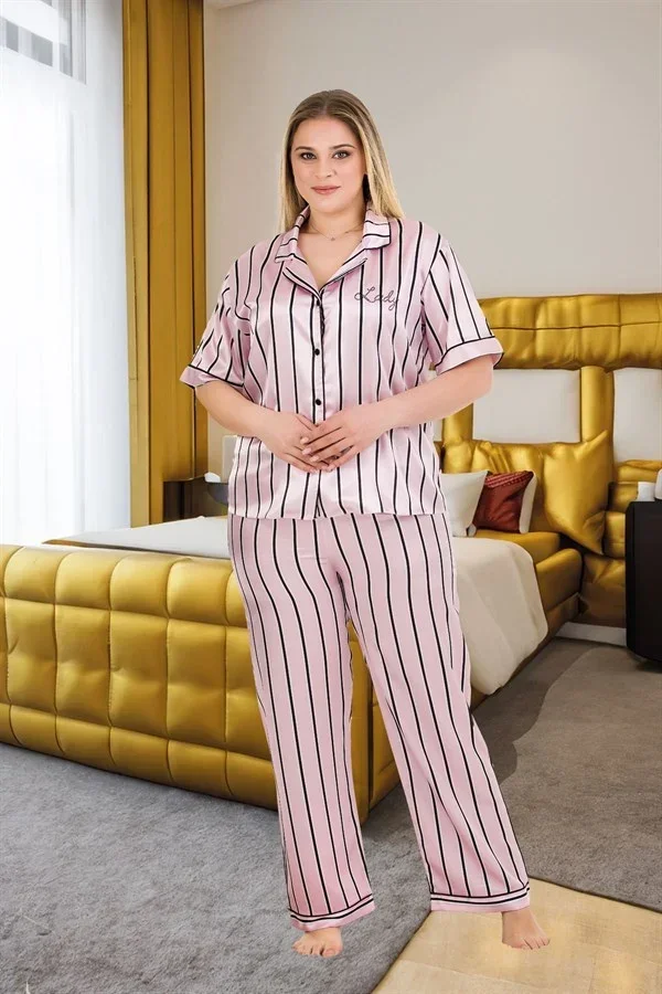 Büyük Beden Şık Tasarım Pembe Siyah Çizgili Düğmeli Kısa Kol Lüx Saten Pijama Takımı görsel 2