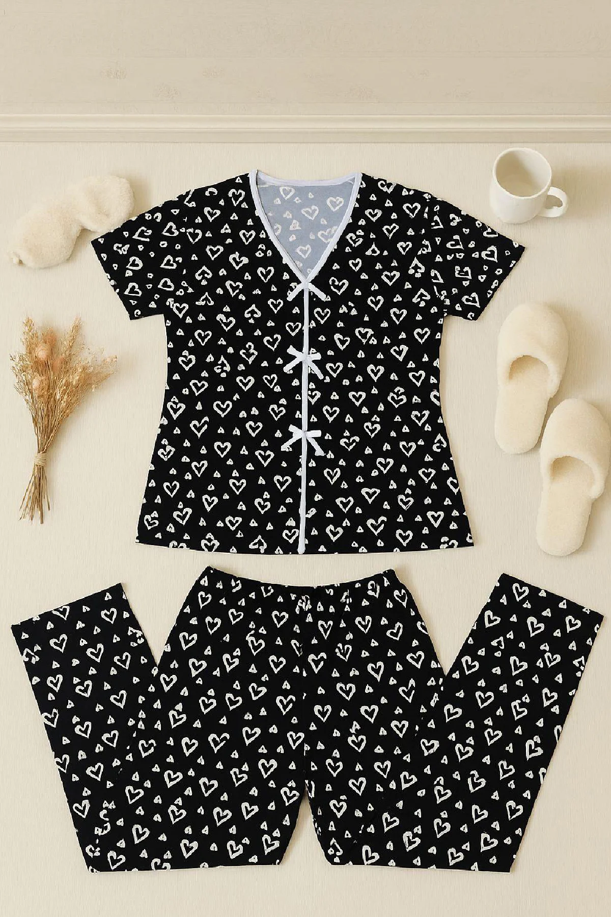 Kadın Siyah Beyaz Kalp Desenli Fiyonklu Kısa Kollu Pijama Takımı görsel 5