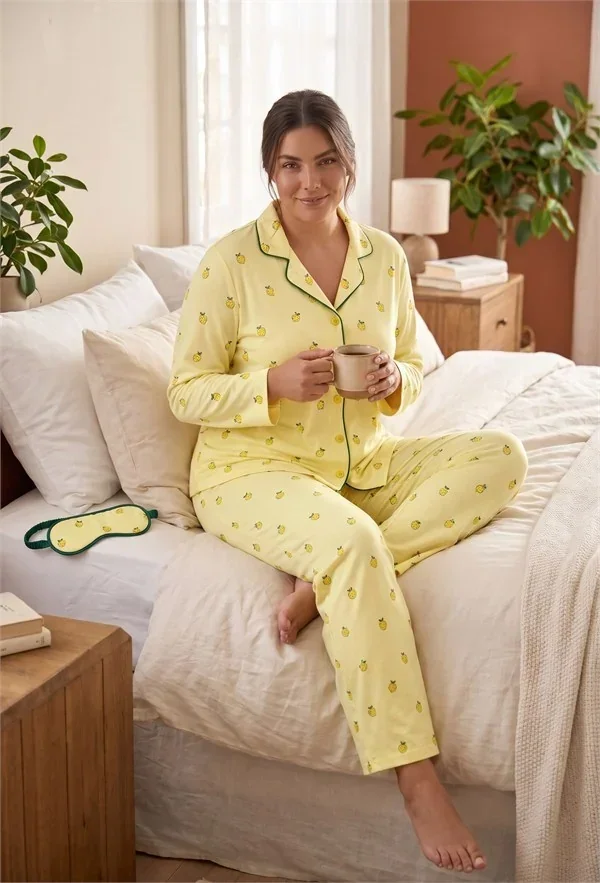 Pamuklu Yumuşak Dokulu Büyük Beden Sarı Limon Desenli Yeşil Biyeli Düğmeli Uzun Kollu Pijama Takımı