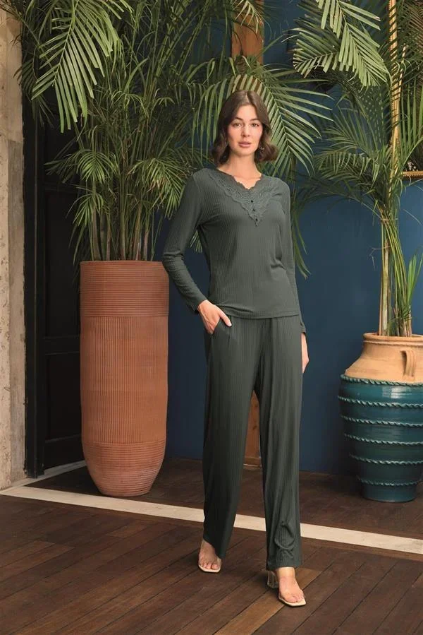 Uzun Kollu Önü Düğmeli V Yaka Pijama Takımı görsel 4