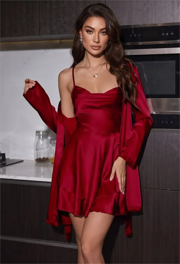 Bordo Degaje Yaka İnce Askılı Kloş Parlak Saten Mini Gecelik ve Sabahlık Takımı – 2'li Çeyiz Seti görsel 2
