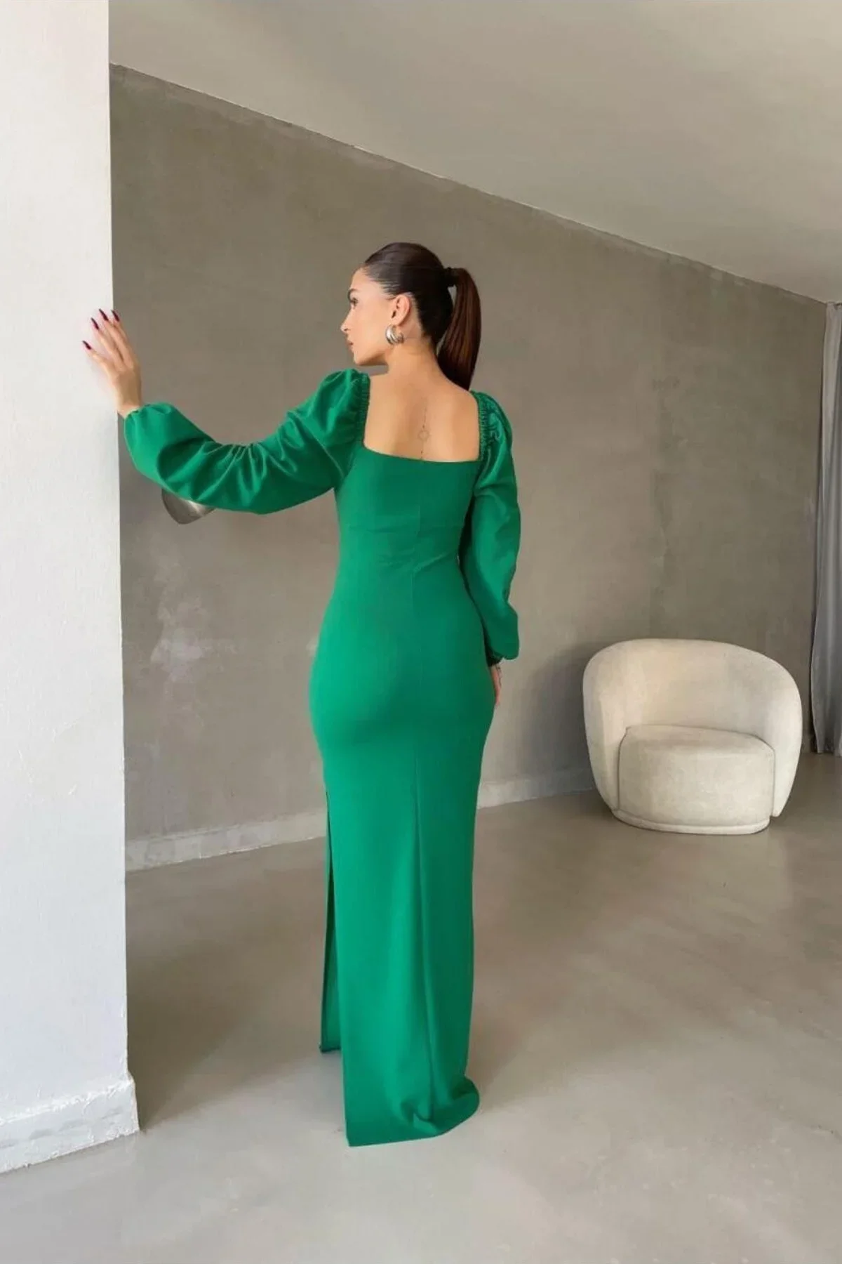 Kadın Krep Kumaş Kalp Yaka Yırtmaçlı Maxi Abiye Elbise görsel 4
