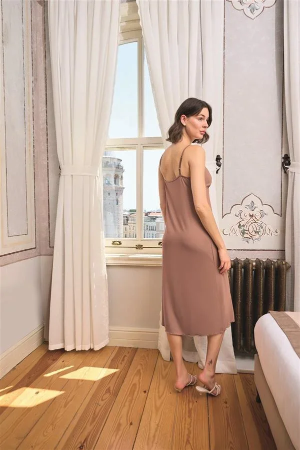 Yaprak Desenli Yırtmaçlı Dantelli ve Dekolteli Büyük Beden Sabahlık Takımı görsel 8