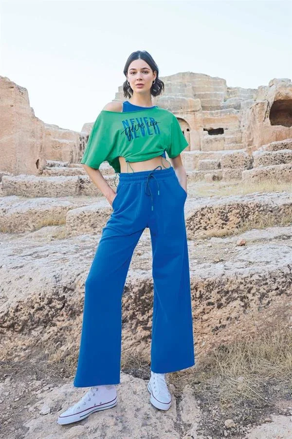 Kısa Kollu "Never Give Up" 3'lü Crop Eşofman Takımı görsel 2