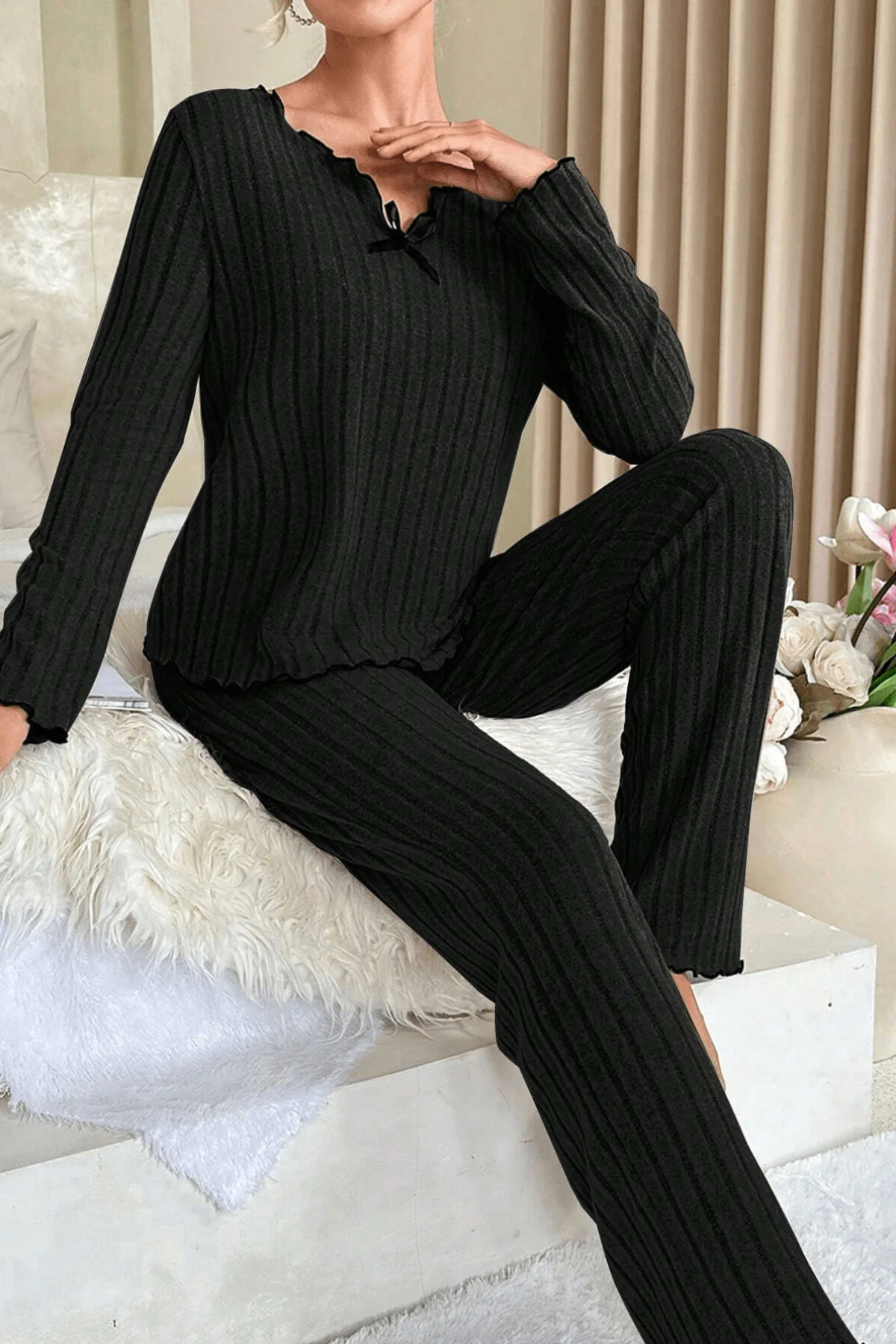 Kadın Siyah Uzun Kollu Fiyonklu Yuvarlak Yaka Mevsimlik Pijama Takımı görsel 2
