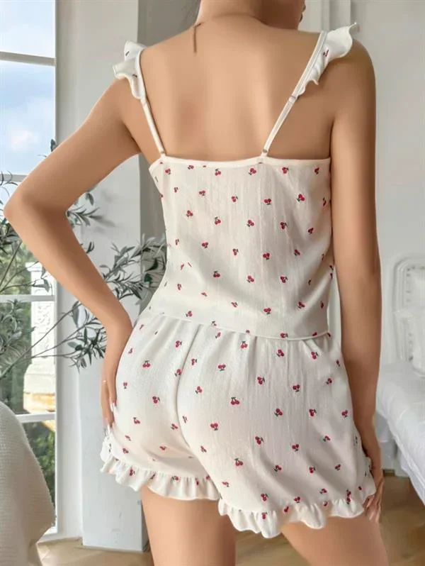 Pamuklu Beyaz Üstüne Kiraz Desen Fırfır Askılı Şortlu Pijama Takımı görsel 3