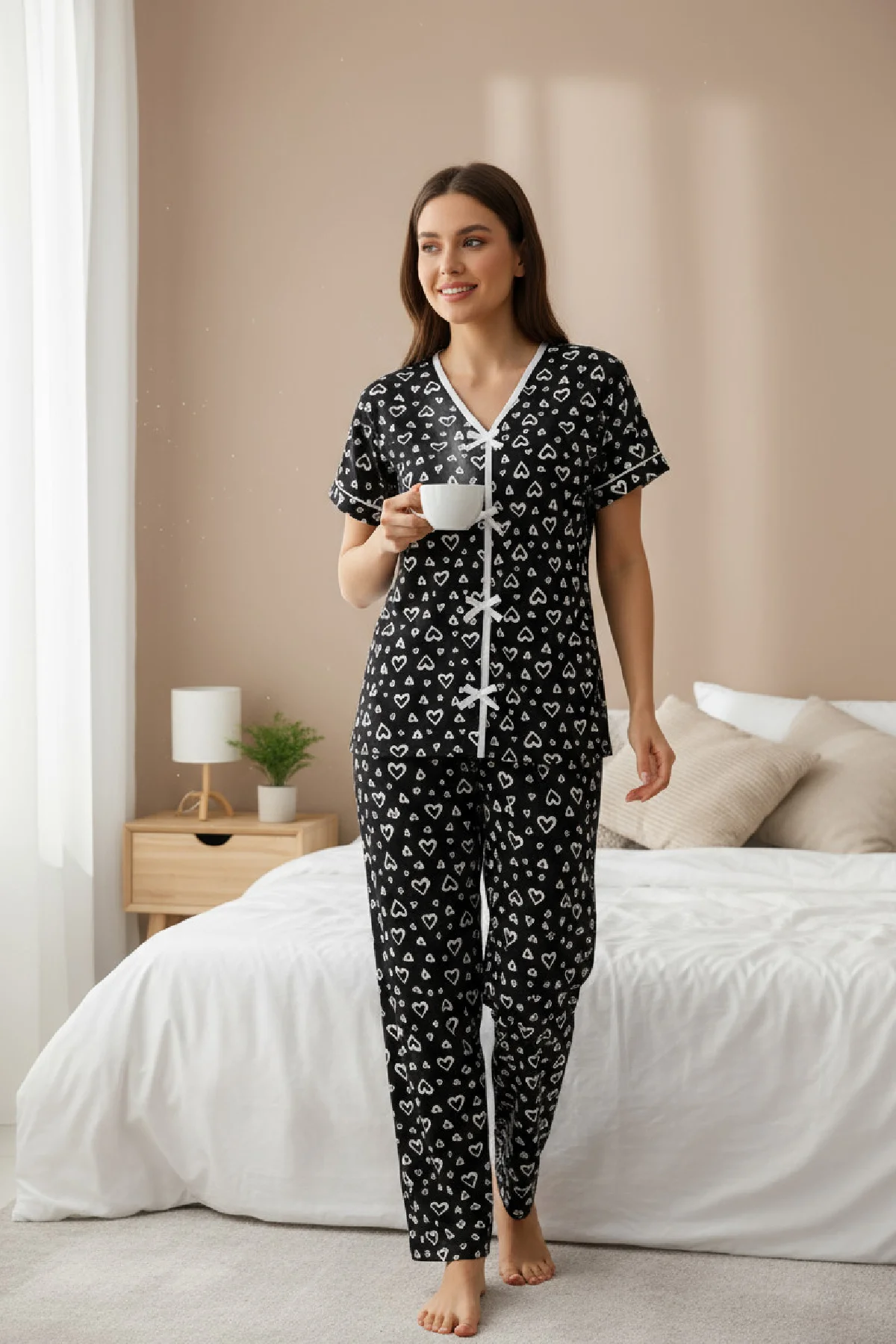 Kadın Siyah Kalp Desenli Fiyonklu Kısa Kollu Uzun Pijama Takımı görsel 2