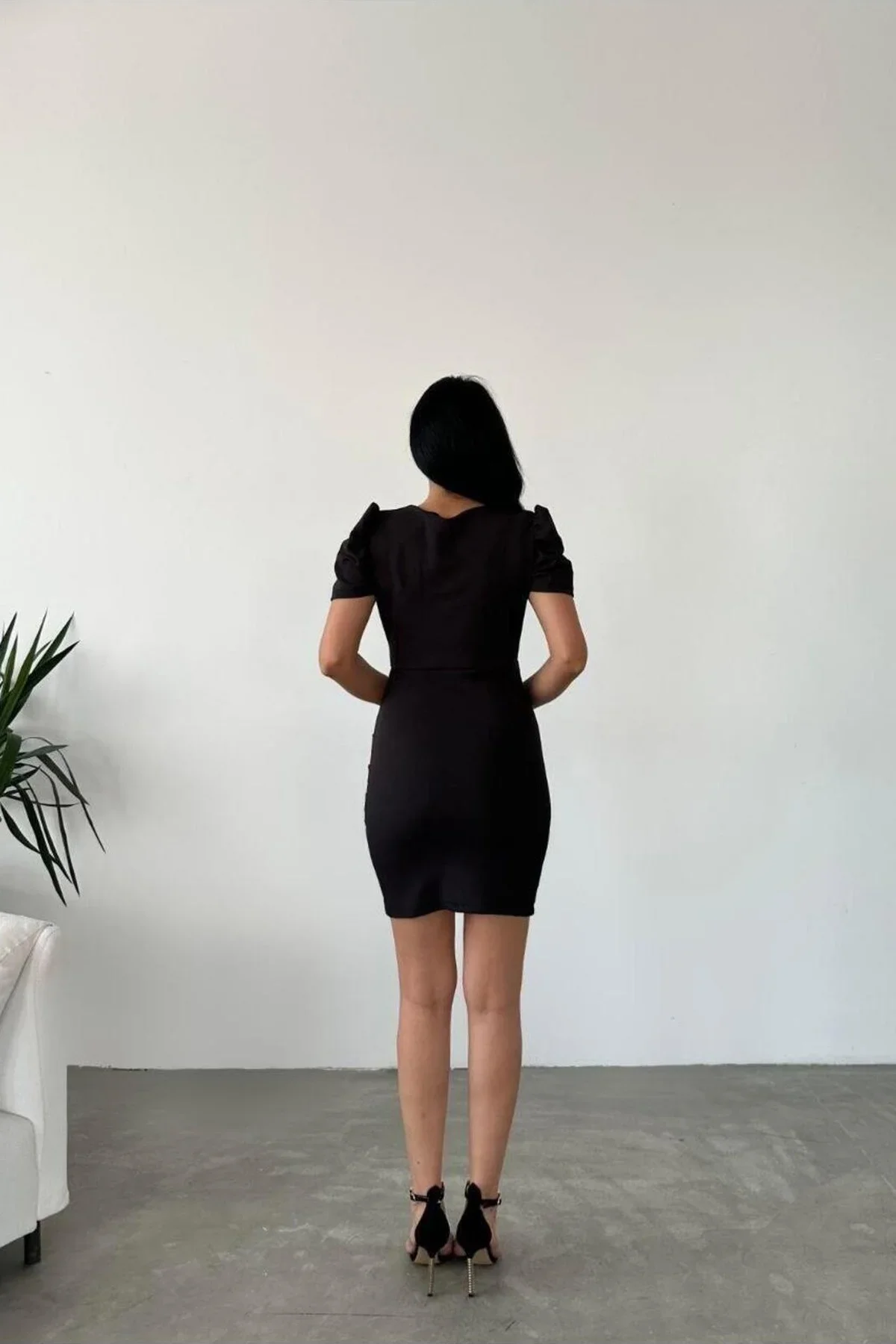 Kadın V Yaka Pile Detaylı Mini Abiye Elbise görsel 3