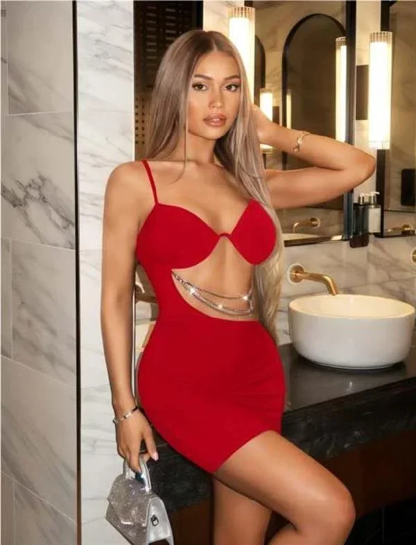 Zincir Detaylı Göğüs Dekolteli Kırmızı Mini Club Elbisesi görsel 4