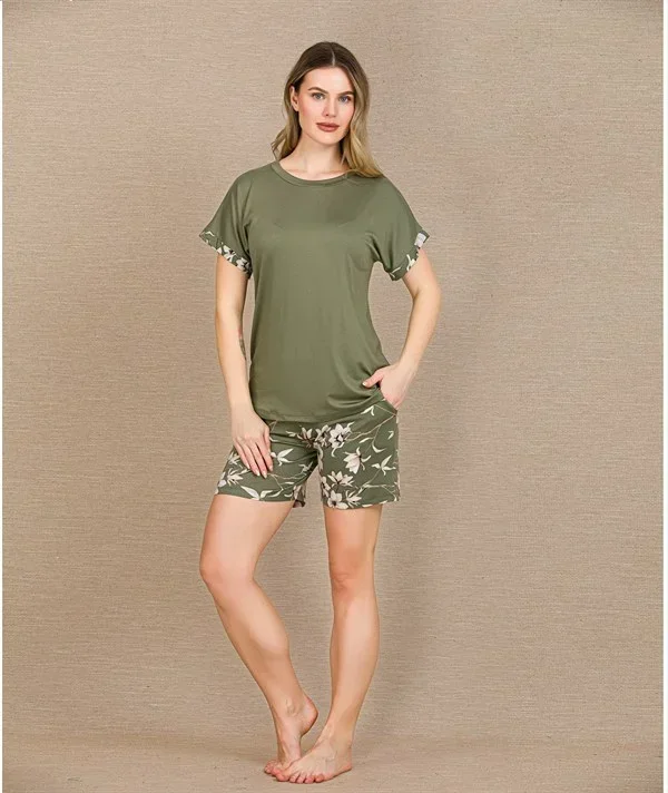 Şık Tasarım Çiçek Desenli Yeşil Şortlu Kısa Kol Viskon Pijama Takımı