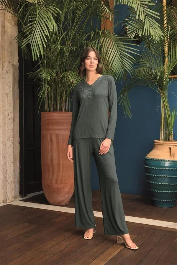 Uzun Kollu Önü Düğmeli V Yaka Pijama Takımı görsel 6