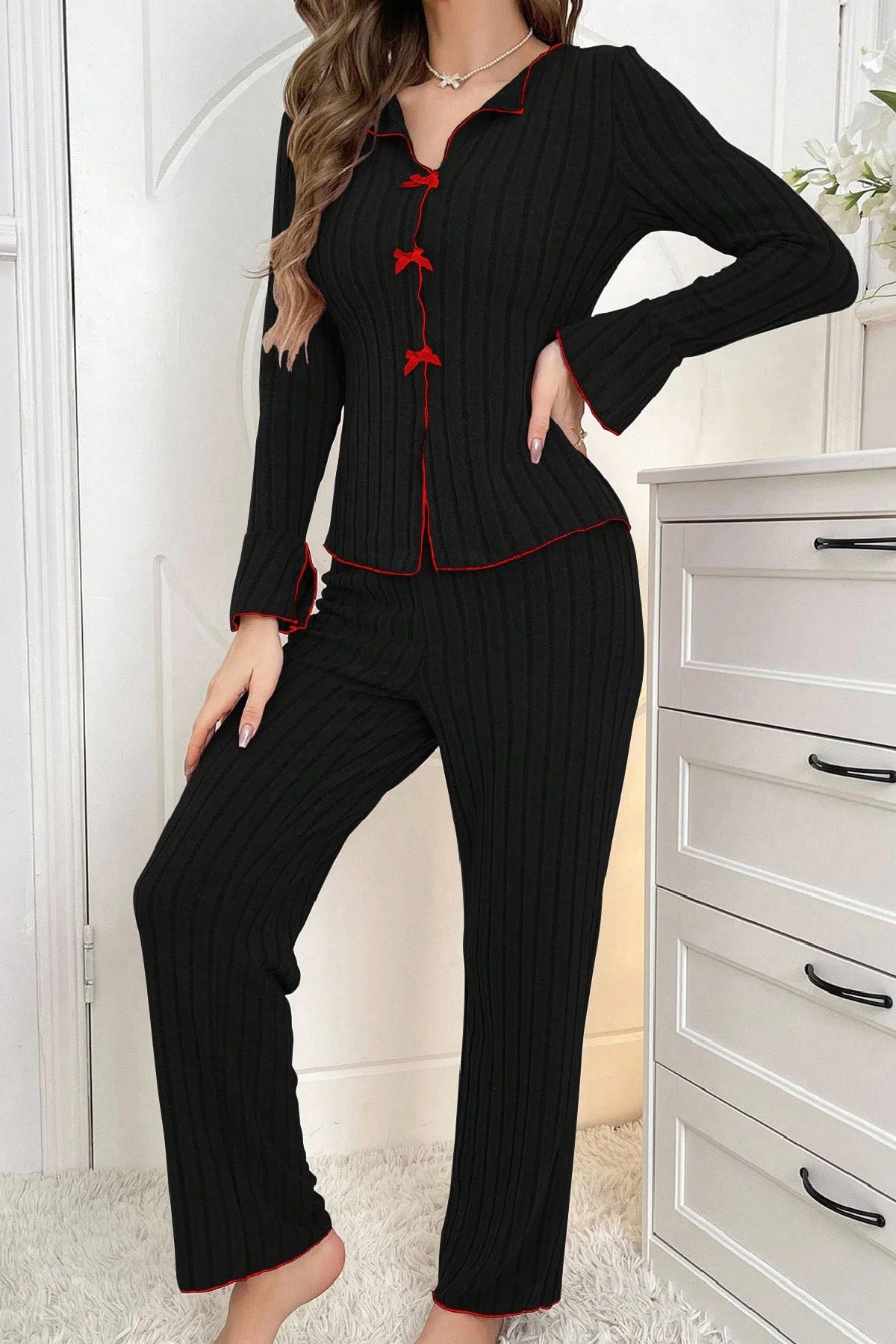 Kadın Siyah Kırmızı Biyeli ve Fiyonklu Uzun Kollu Mevsimlik Pijama Takımı görsel 4