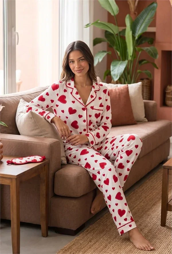 Pamuklu Yumuşak Dokulu Kırmızı Kalp Desenli Düğmeli Uzun Kollu Pijama Takımı (Uyku Gözlüğü Hediye) görsel 2