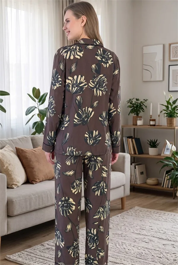 Kahverengi Çiçek Baskılı Yaka Biyeli Düğmeli Uzun Kol Pijama Takımı görsel 2