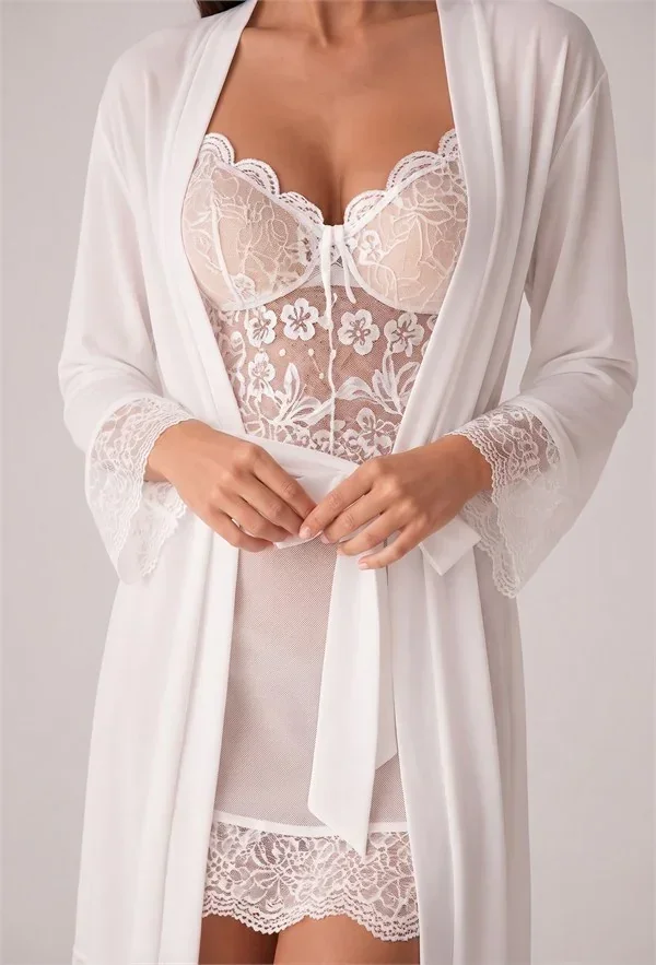 Beyaz Fransız Çiçek Dantelli Tül Kuşaklı Sabahlıklı Mini Babydoll Gecelik Takımı – 2'li Çeyiz Seti görsel 4