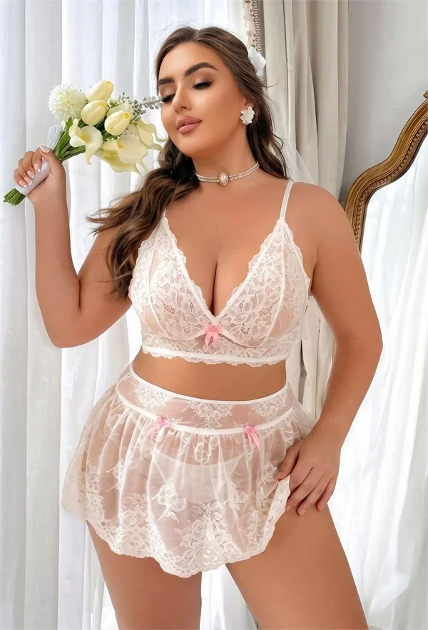 Şık Tasarım Büyük Beden Kadın Beyaz Çiçekli Dantel Pembe Fiyonk Detaylı Bralet ve Fırfırlı Mini Etekli Takım