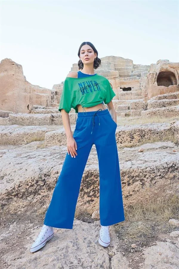 Kısa Kollu "Never Give Up" 3'lü Crop Eşofman Takımı görsel 4