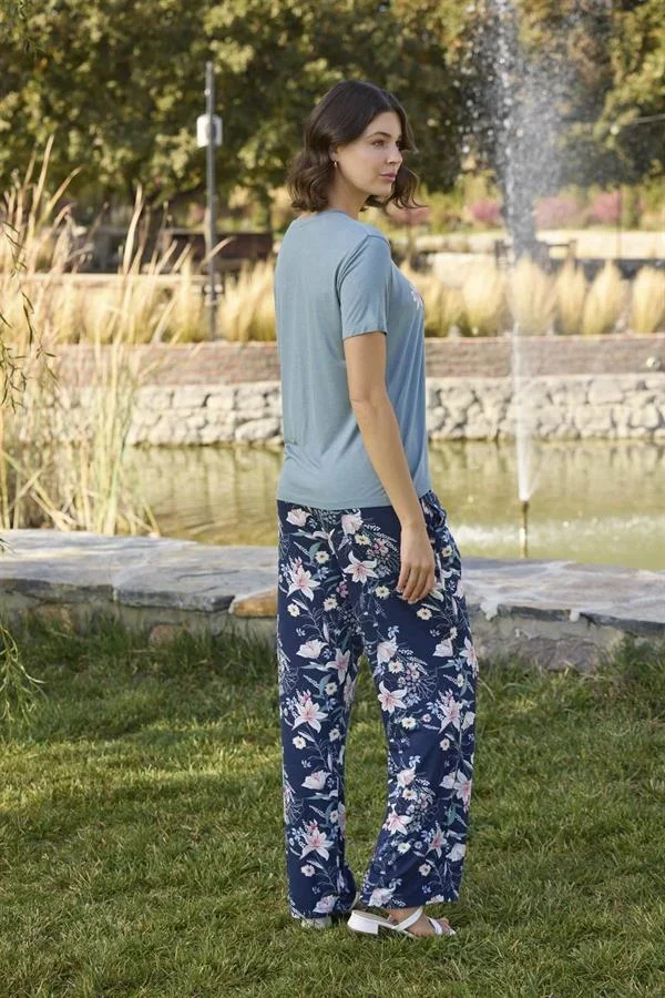 Çiçek ve Yaprak Desenli ve Baskılı Pijama Takımı görsel 5