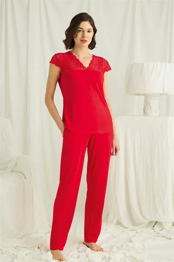 Yakası Kolu ve Omzu Dantelli Önü Düğmeli Pijama Takımı