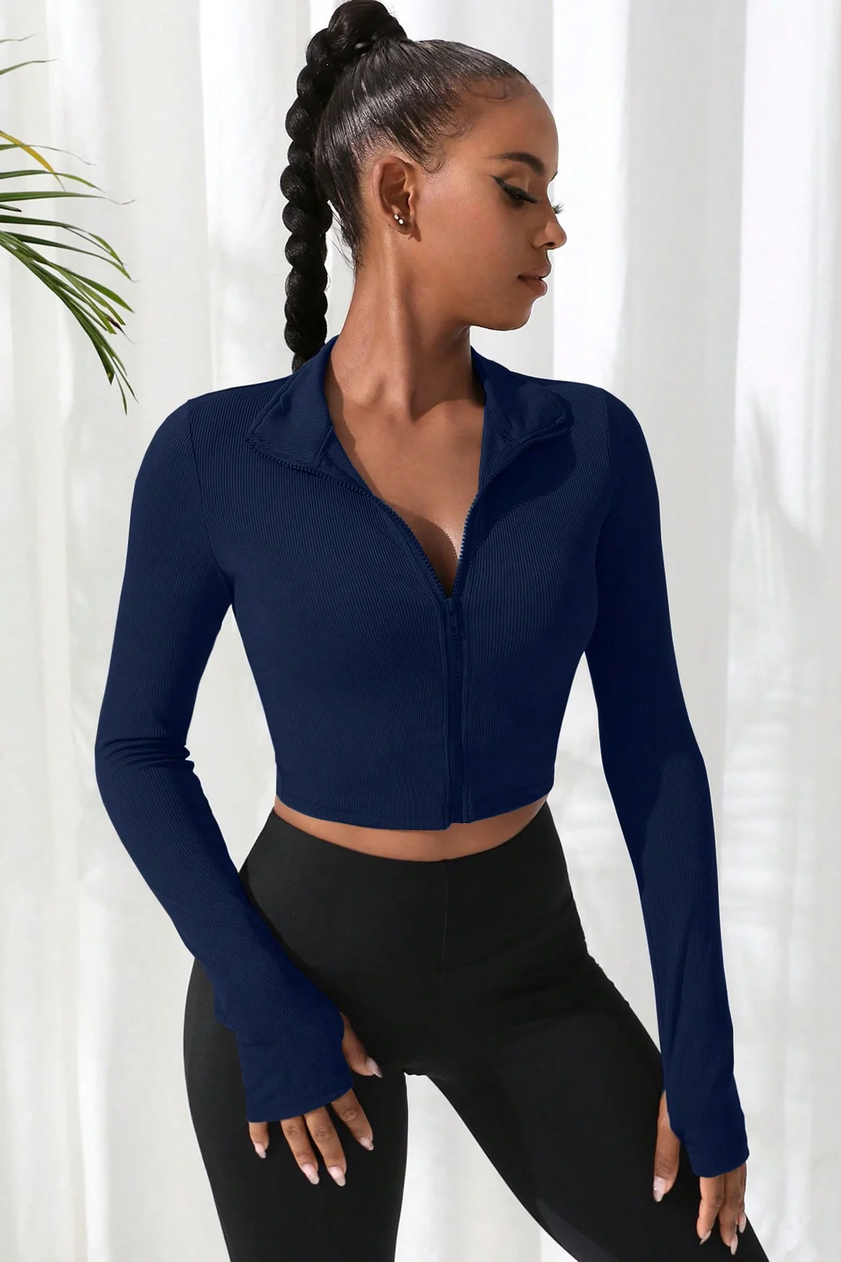 Kadın Lacivert Uzun Kol Fermuarlı Parmak Geçme Detaylı Dik Yaka Crop Top Bluz görsel 3