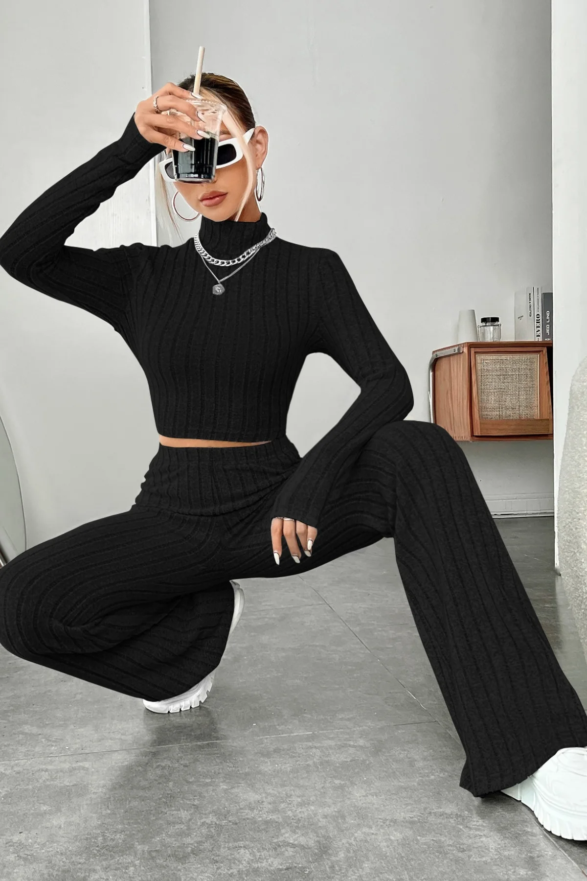 Kadın Siyah Boğazlı Crop Top ve Yüksek Bel Eşofman Takımı Spor Şık Kombin görsel 5