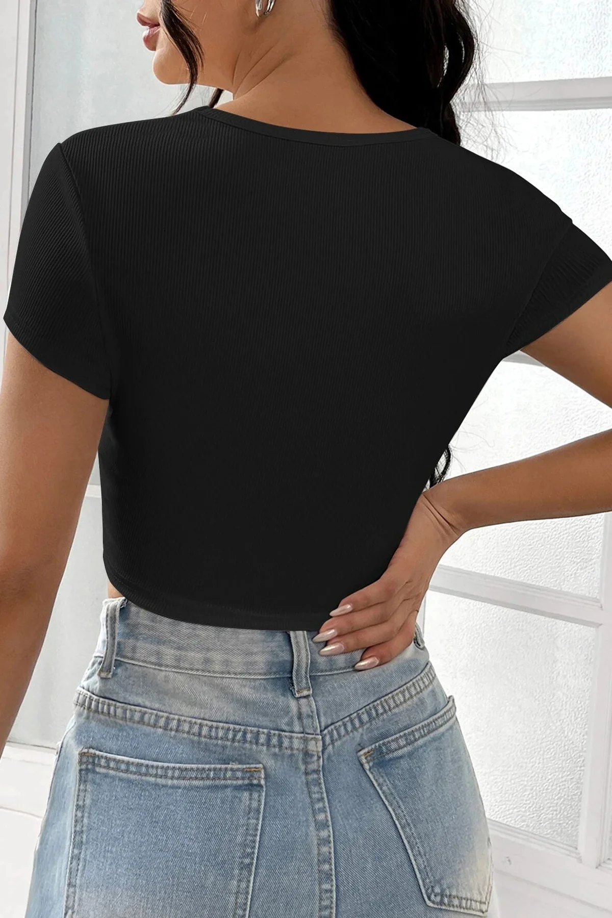 Kadın Siyah Yarım Kol Düz Yaka Crop Top Bluz görsel 2