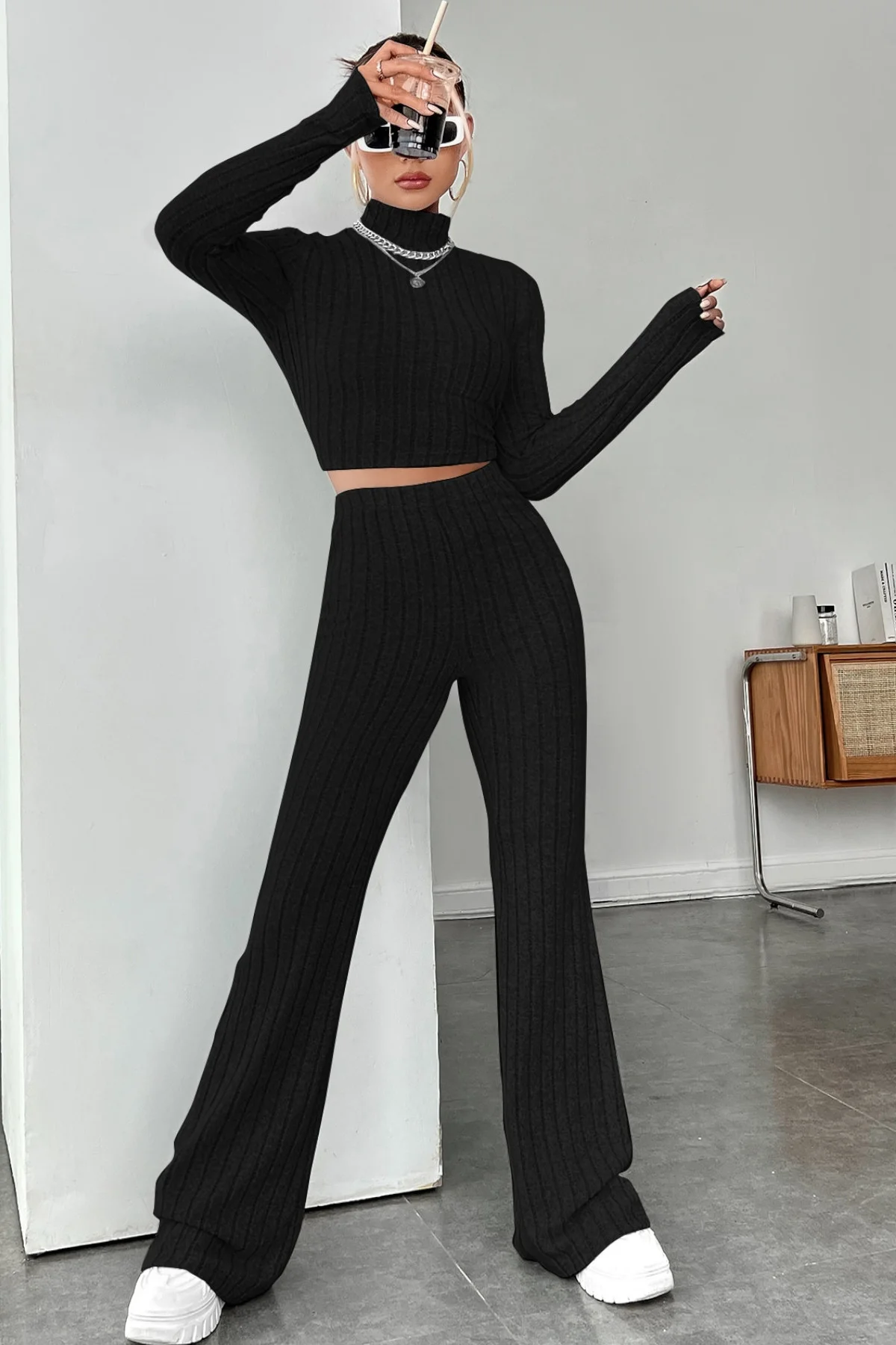 Kadın Siyah Boğazlı Crop Top ve Yüksek Bel Eşofman Takımı Spor Şık Kombin görsel 6