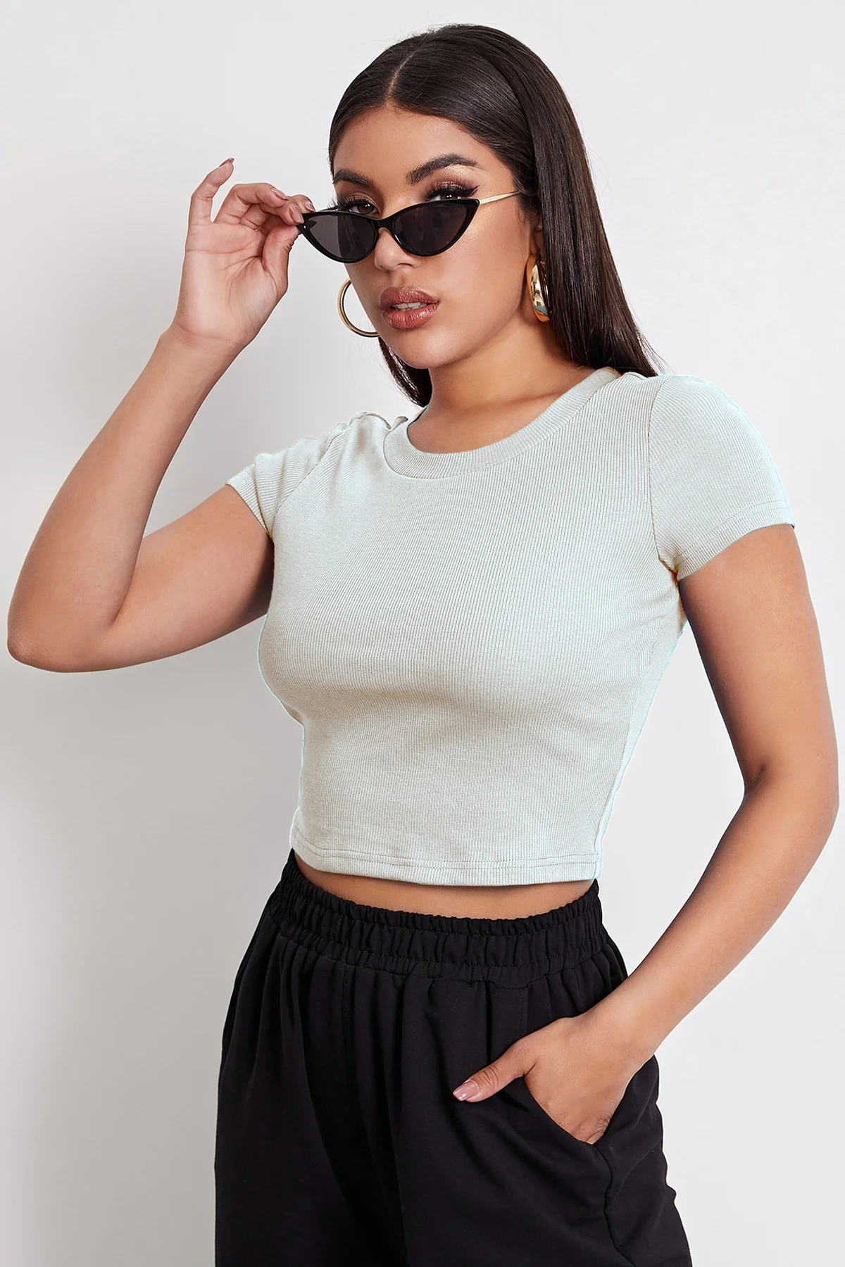Kadın Beyaz Yuvarlak Yaka Yarım Kol Crop Top Bluz görsel 5